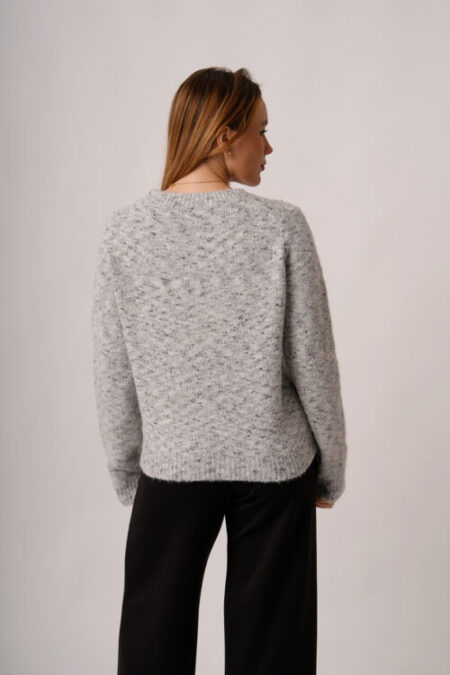 Sweater Cuello Redondo Tachas Arriba Karachi - Imagen 3