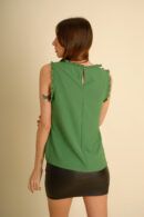 Musculosa Poly Saten Con Volados En El Cuello Y Manga Libra