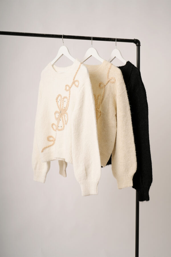 Sweater 1 Flor Con Tachas Valentina