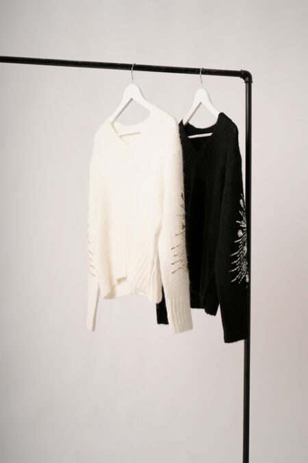 Sweater Cuello V Lentejuelas En Las Mangas Rebecca - Imagen 2