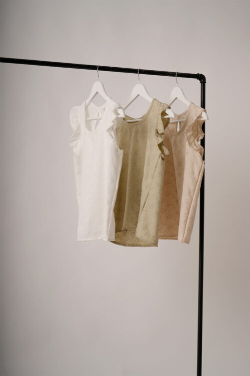 Musculosa Con Gota Tela Lino Twill Broderie Kalia