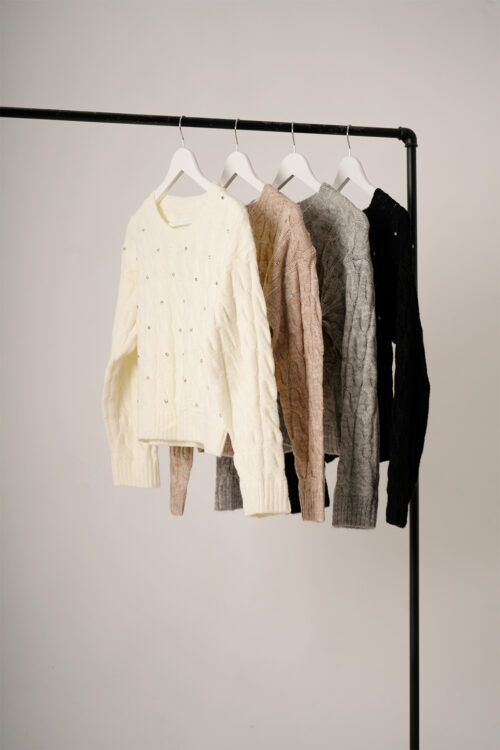 Sweater Corto Con Tachas Todo El Cuerpo Sidney