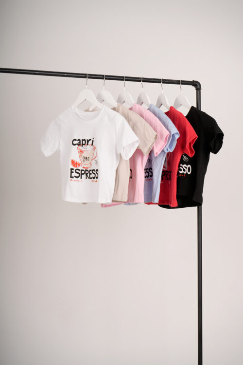 Remera Corta Algodon Jersey Peinado Estampa Capri