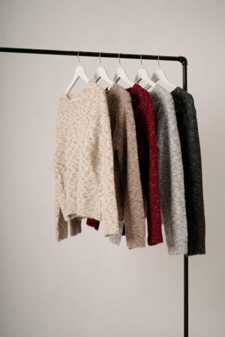 Sweater Cuello Redondo Tachas Arriba Karachi - Imagen 2