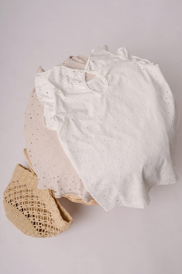 Musculosa Con Gota Broderie Punto Flor Grande Elina