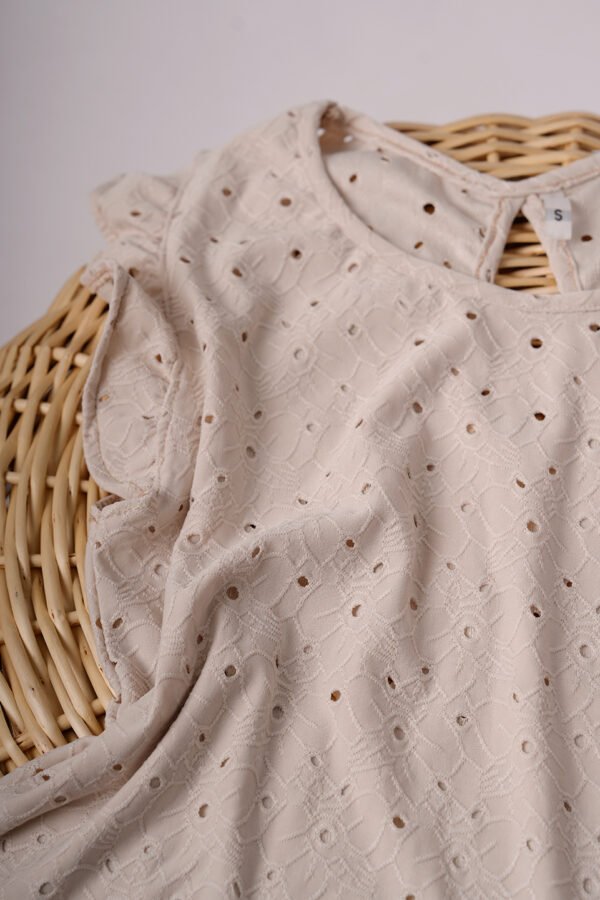 Musculosa Con Gota Broderie Punto Flor Grande Elina