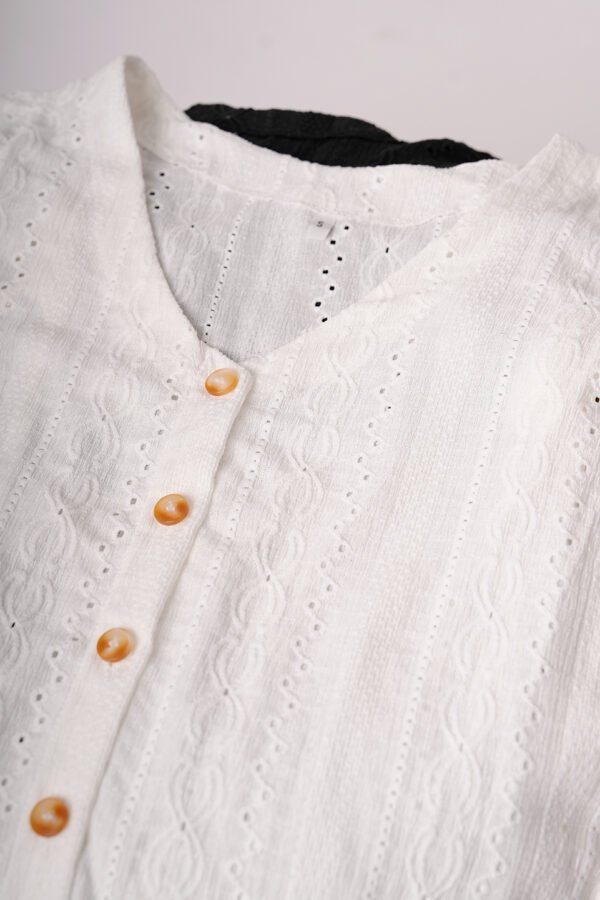 Musculosa Volado Con Botones Broderie Crep Jamaica