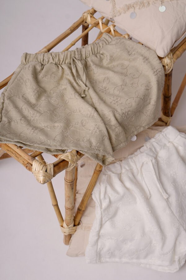 Short Lino Twill Broderie Mido