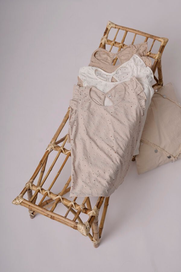 Musculosa Con Gota Broderie Punto Flor Grande Elina