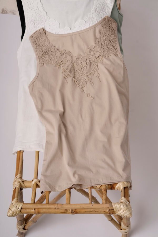 Musculosa Con Broderie Sky