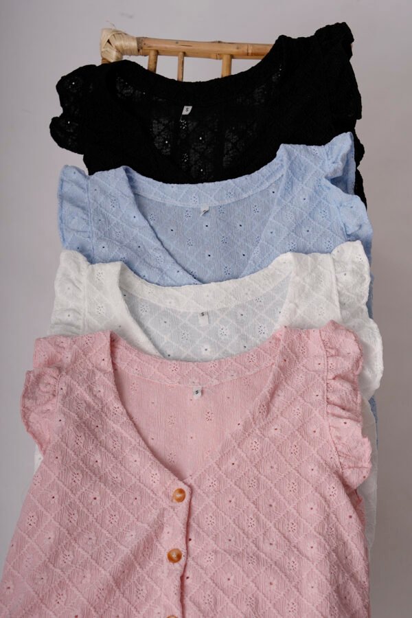 Musculosa Volado Con Botones Broderie Crep Bloom