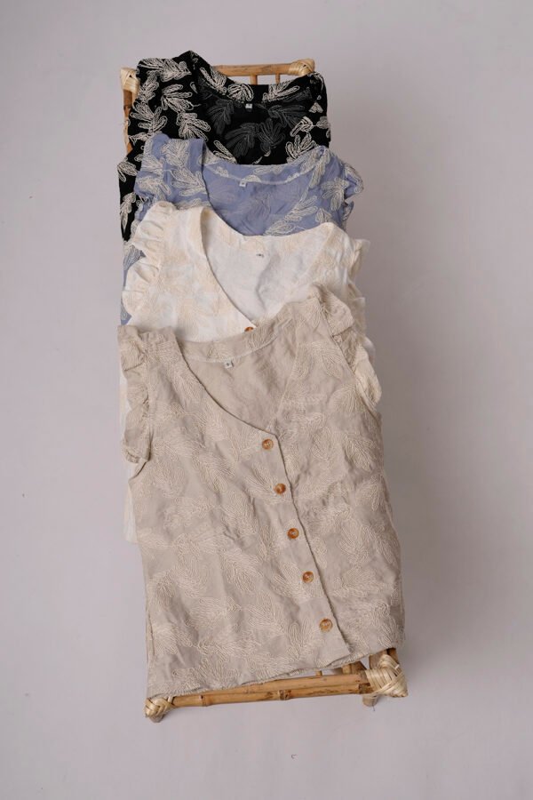 Musculosa Volado Con Botones Lino Broderie Hana