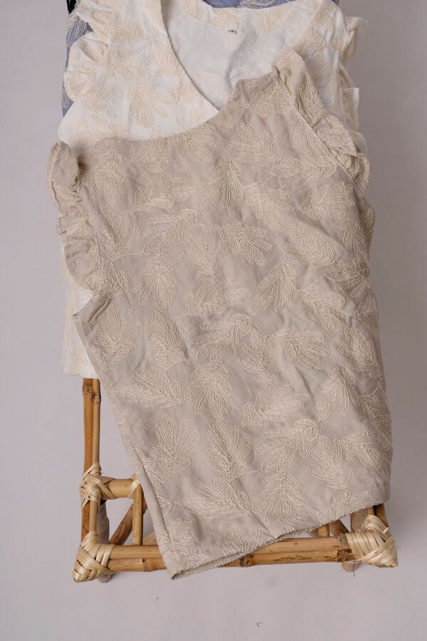 Musculosa Volado Con Botones Lino Broderie Hana