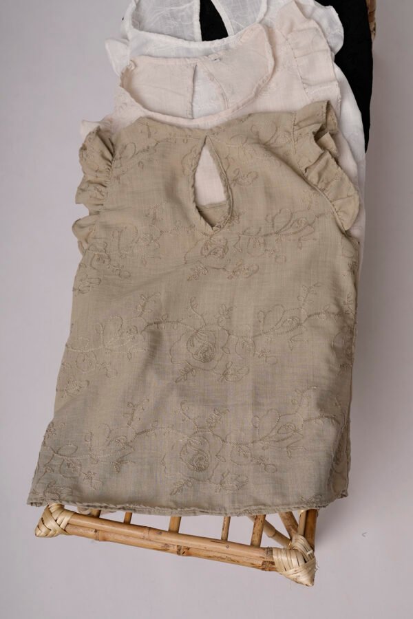 Musculosa Con Gota Tela Lino Broderie Sorina