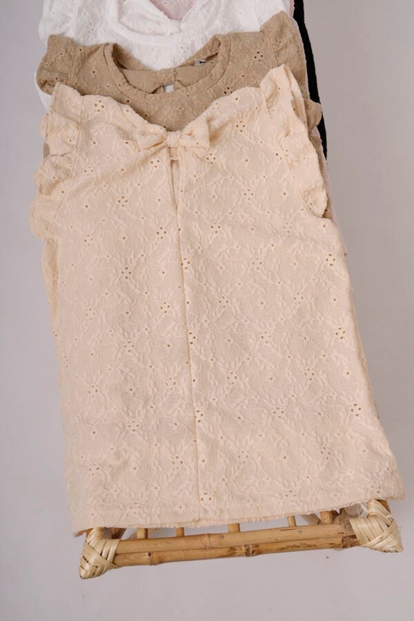 Musculosa Gota Con Moño Atras Broderie Crep Dora