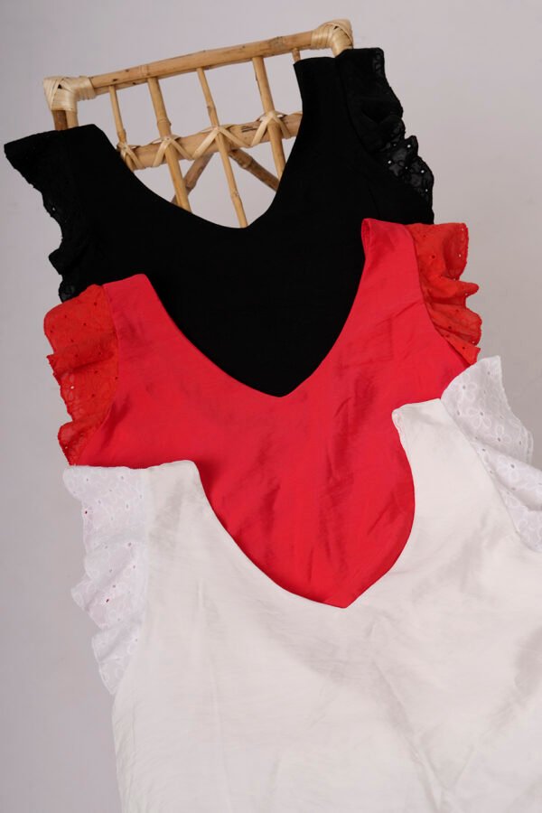 Musculosa Satin Mate Manga Broderie Plano Cassidy