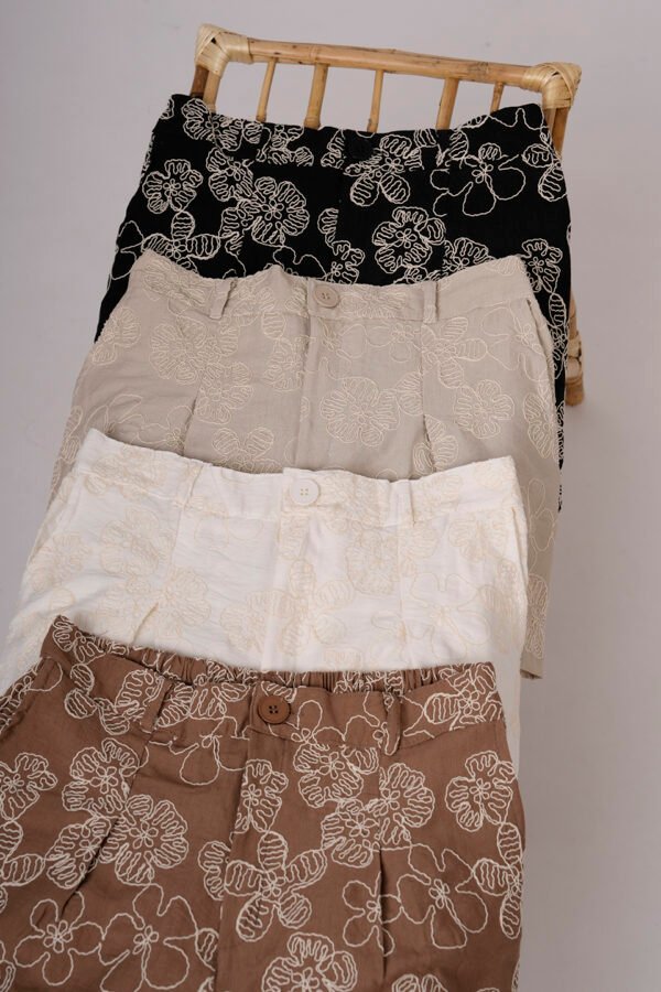 Short Lino Broderie Con Boton Yolanda