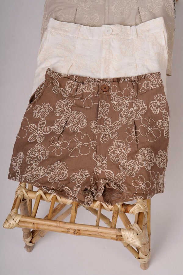 Short Lino Broderie Con Boton Yolanda