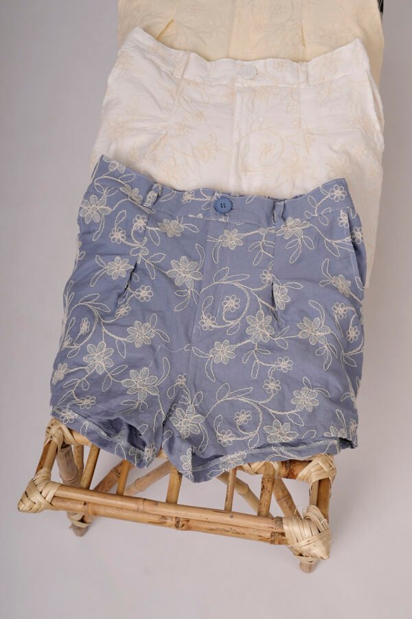 Short Lino Broderie Con Boton Lupe