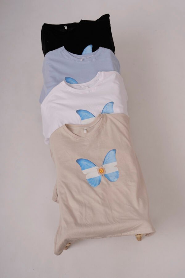Remera Boxy Jersey Mariposa En El Medio En DTF Argentina