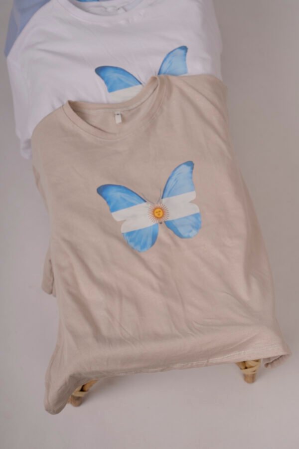 Remera Boxy Jersey Mariposa En El Medio En DTF Argentina