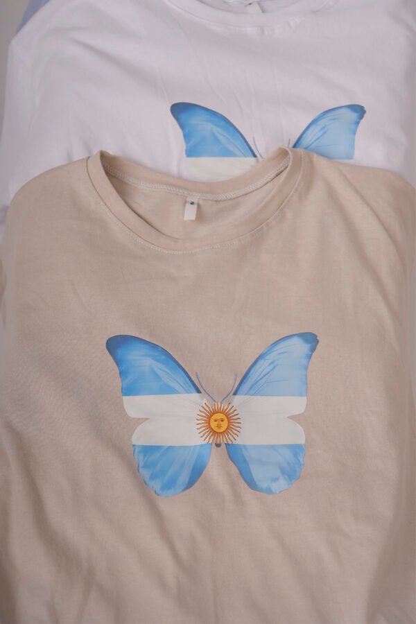 Remera Boxy Jersey Mariposa En El Medio En DTF Argentina