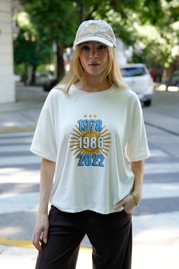 Remera Boxy Ribb Sol Y Fechas En DTF "CAMPEON"