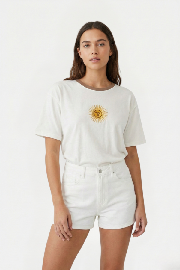 Remera Boxy Ribb Sol De Mayo En El Medio Bordado "CIUDAD"