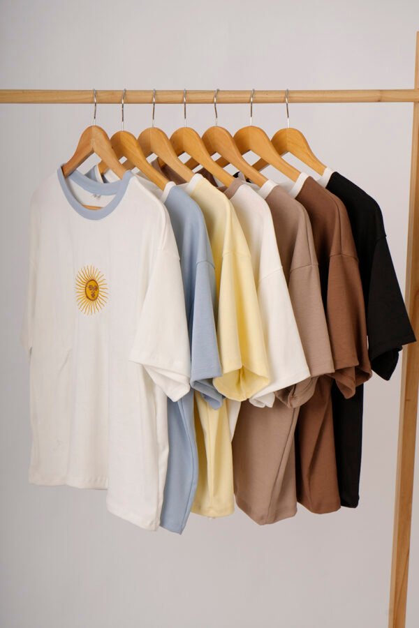 Remera Boxy Ribb Sol De Mayo En El Medio Bordado "CIUDAD"