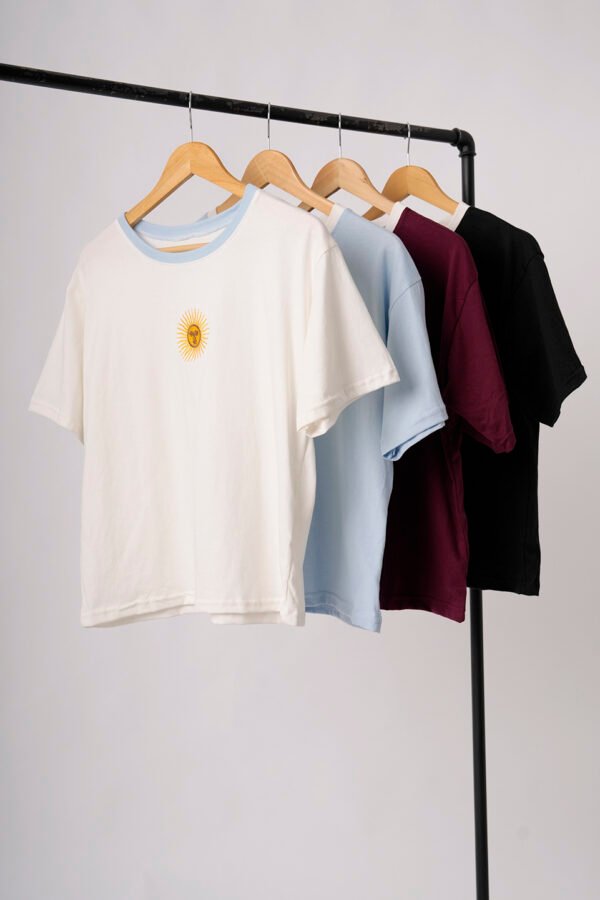 Remera Algodon Jersey 24/1 Sol De Mayo En El Medio Bordado "INTI"