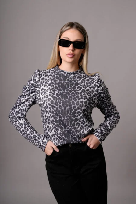 Buzo rustico manga princesa animal print “GALLY”