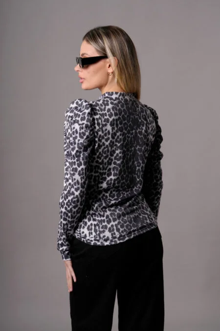 Buzo rustico manga princesa animal print “GALLY”