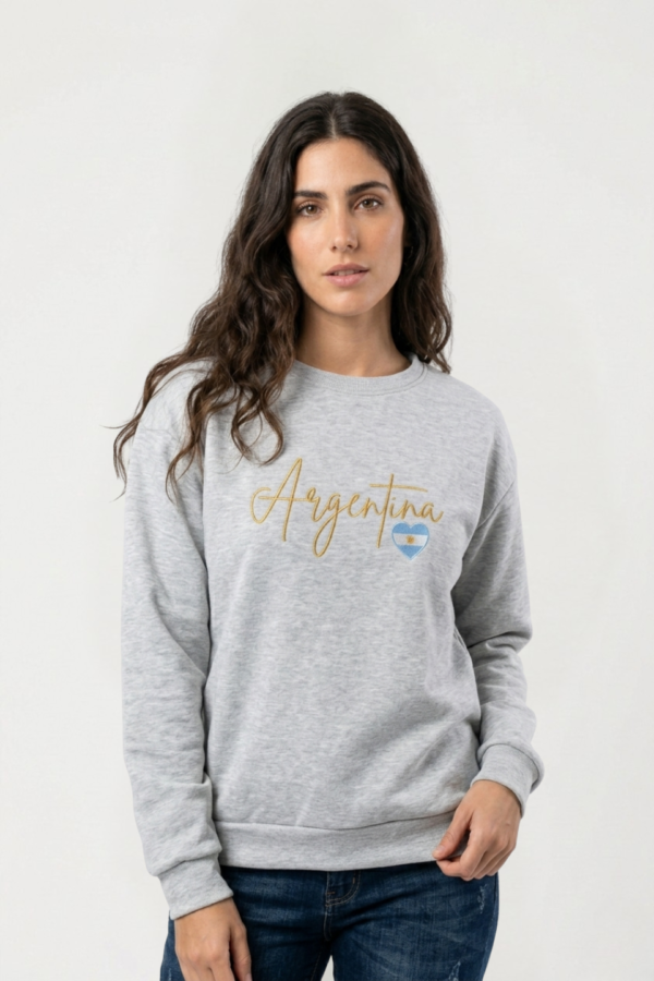 Buzo Rustico Frisado Cuello Redondo Argentina Y Corazoncito Bordado "HIMNO"