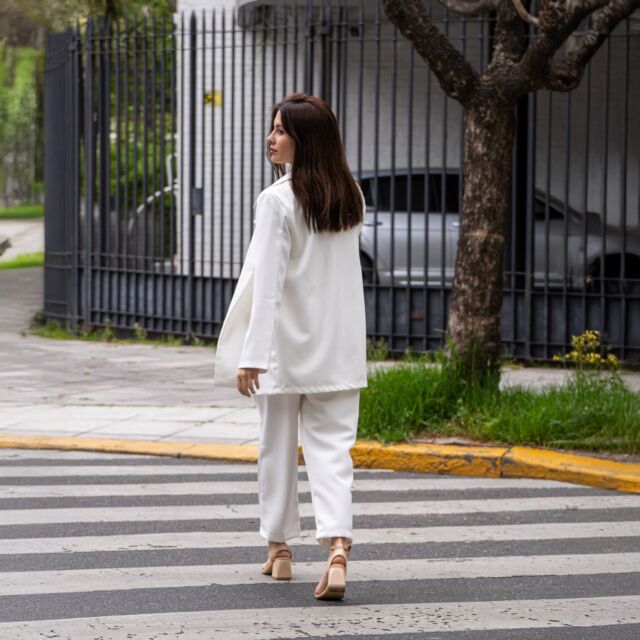 SS ‘25 ☀️ Comienza la temporada de los looks total white 🤍🤍 CONJUNTO SOMI + MUSCULOSA GLAM Amamos este match 🏹💫  #ventamayorista >> modayasana.com.ar Aranguren 3131, CABA Te esperamos 💕